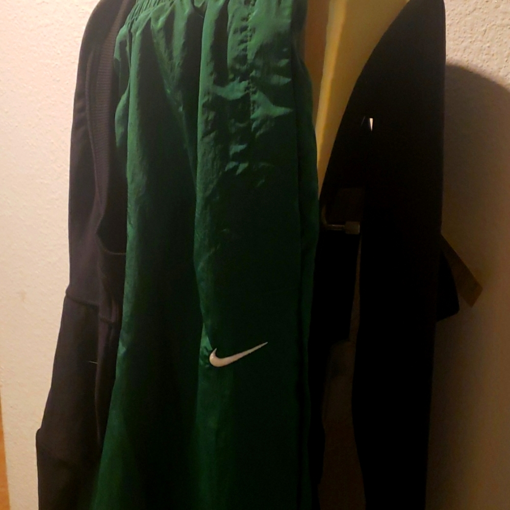 Nike women's trainer shirt & oversized workout pants